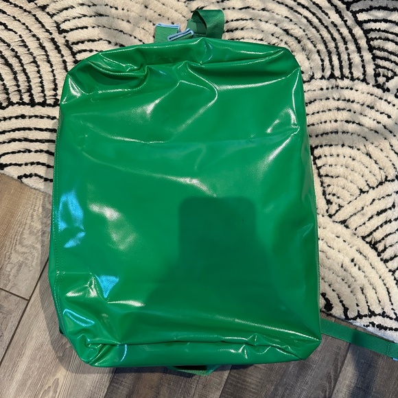 Baboon to the Moon x Drunk Elephant ◡̈ Limited Edition Green Go-Bag Mini 32L - Picture 13 of 15